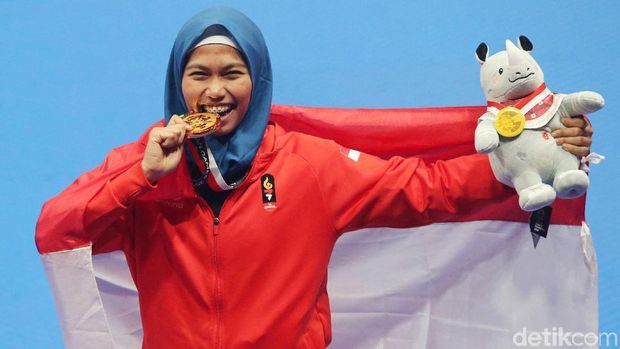 Defia Rosmaniar usai meraih medali emas Asian Games 2018.