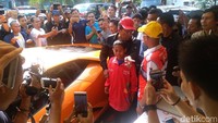 Setelahnya Hotman dipuji usai mengajak Joni, bocah NTT yang viral tersebut naik Lamborghini miliknya. Ahmad Bil Wahid/detikcom