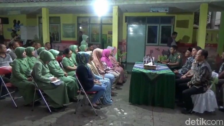 Mendikbud Kunjungi TK yang Ikut Pawai Bercadar dan Bersenjata Mendikbud Kunjungi TK yang Ikut Pawai Bercadar dan Bersenjata