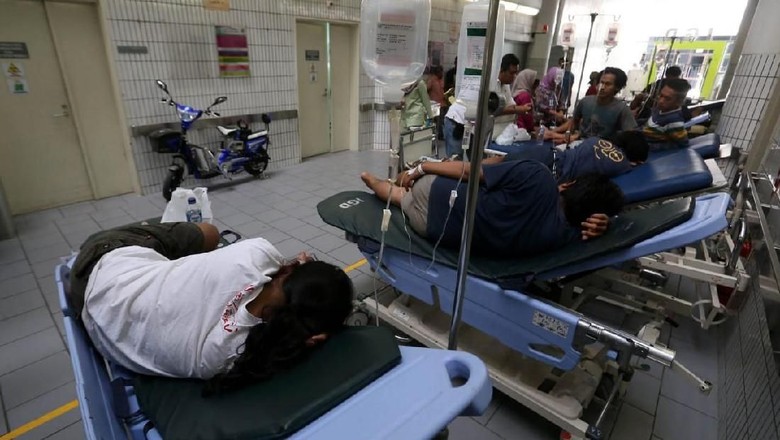 3 Korban Pesta Miras di Gresik Masih Dirawat Intensif 3 Korban Pesta Miras di Gresik Masih Dirawat Intensif