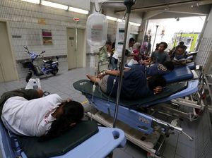 Dua Pasien Pesta Miras Oplosan di Gresik Terpaksa Dipulangkan