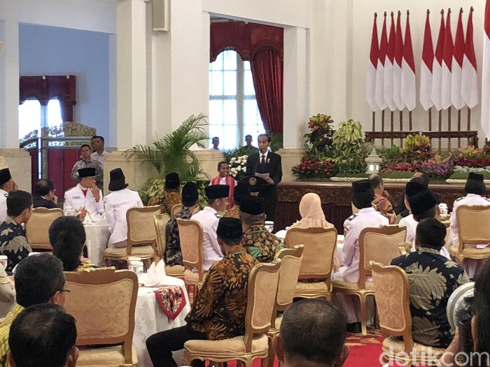 Joni bertemu Presiden Jokowi. Foto: Ray Jordan/detikcom Joni bertemu Presiden Jokowi. Foto: Ray Jordan/detikcom