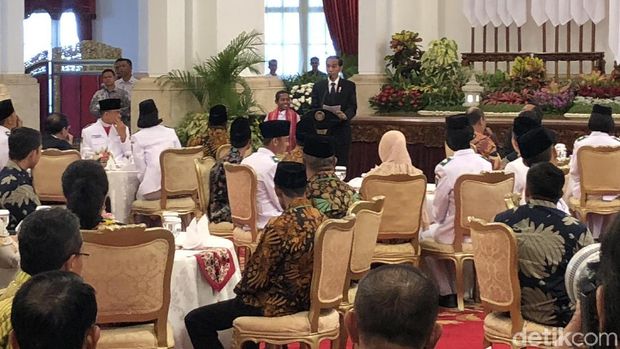 Jokowi Hadiahi Joni Sepeda dan Rumah, Bonus Main ke Dufan dan TMII