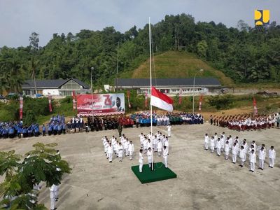 Pertama Kali, Upacara HUT RI di PLBN Entikong yang Kini Megah