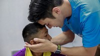 Awal Agustus lalu ia bertandang ke Thailand, memberikan kegiatan rekreasional bagi anak-anak penyandang disabilitas intelektual. Baru-baru ini, ia getol mengampanyekan soal anti-bullying. (Instagram: @siwonchoi)