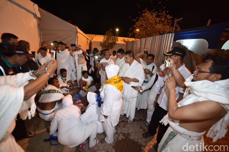 Wukuf di Arafah Usai, Jemaah Mulai Bergerak ke Muzdalifah Wukuf di Arafah Usai, Jemaah Mulai Bergerak ke Muzdalifah
