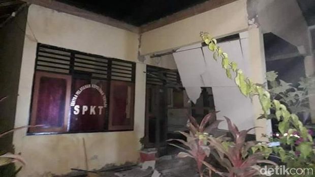 Polsek Alas Sumbawa Ambruk Diguncang Gempa 7,0 SR