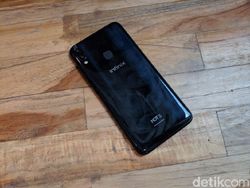 Penampakan Infinix Hot S3X yang Mirip iPhone X