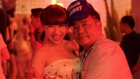 Hotman Paris belum lama ini dibully karena mesra-mesraan dengan seorang wanita muda. Dok. Instagram/hotmanparisofficial