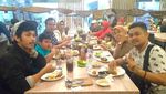 Ini Gaya Makan Lahap Fairel, Bocah yang Melongo Lihat Jokowi Naik Motor
