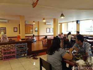 Fakta-fakta Waroeng SS Potong Gaji Karyawan Penerima BSU