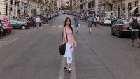 Dalam laman Instagramnya, Aseel juga gemar memposting fotonya saat liburan. Ini saat ke Roma di Italia tahun 2017 silam (@aseel/Instagram)