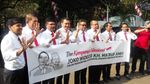 Bukan Stuntman tapi Dibonceng, Ini Gaya Sekjen Pro-Jokowi Naik Moge