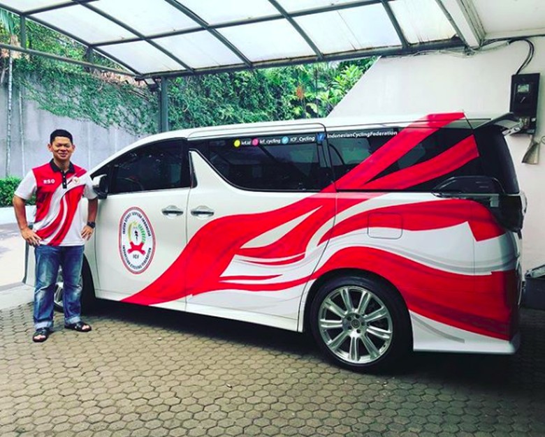  Mobil  mobil  Mewah Warna  Merah Putih Ramaikan Asian Games