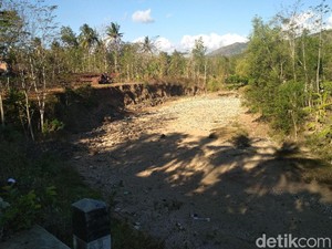 Kekeringan di Trenggalek Makin Meluas, 12 Desa Butuh Pasokan Air