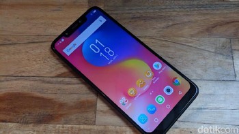 Hadir dengan layar 6,2 inch dan resolusi HD+. (Foto: detikINET/Adi Fida Rahman)
