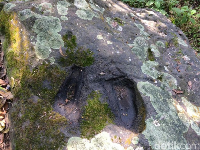 Sepasang Telapak Kaki Misterius di Gunung Putri, Ciamis