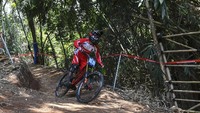Waktu 2 menit 16,687 detik ditorehkan Khoiful Mukib untuk meraih emas Asian Games 2018 pada nomor Downhill Putra. Ia mengungguli Chiang Shengshan (Taiwan) dan Suebsakun Sukchanya (Thailand). ANTARA FOTO/INASGOC/Aji Wisnu Novianto.