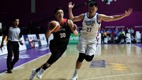 Dalam foto ini, Keita Imamura (berbaju hitam) sedang bertanding melawan Taiwan dalam Asian Games 2018 di Jakarta pada 14 Agustus lalu. Empat atlet Jepang ini disebut pergi ke bar sambil masih memakai sergam tim sebelum menggunakan jasa PSK di hotel setempat. Foto: AFP PHOTO/BAY ISMOYO