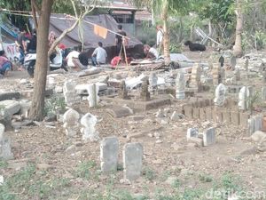 Takut Gempa, Warga Mataram Ngungsi di Kuburan