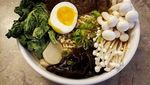 Slurp! Ramen Kuah Gurih Kental Beragam Topping Ini Bikin Ngiler