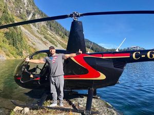 Foto: Saat Stuntman Kembaran The Rock Pergi Liburan