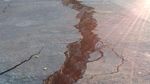 Penampakan Jalan Retak di Pelabuhan Kayangan Lombok Utara