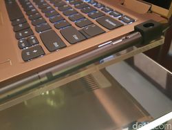 Lebih Dekat dengan Lenovo Yoga 730 yang Super Tipis
