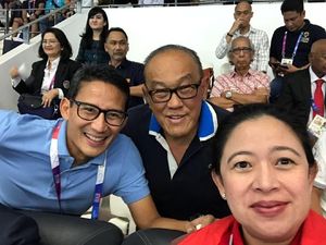 Momen Puan-Sandiaga-Ical Wefie di Stadion Akuatik GBK
