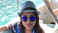 Happiest when I’m on the water!! tulis Parineeti di caption foto Instagramnya (parineetichopra/Instagram)
