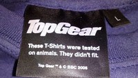 Pesan yang sangat jujur tercantum dalam baju acara televisi Top Gear ini. Istimewa/Boredpanda.