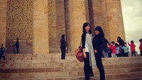 Punya gaya kasual, Linsdwell yang traveling ke Turki ini terlihat sangat santai. (lindswell_k/Instagram)