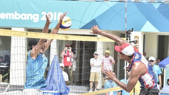 Voli pantai pria Indonesia beraksi di Asian Games 2018 (ANTARA FOTO/INASGOC/Muhammad Adimaja) Voli pantai pria Indonesia beraksi di Asian Games 2018 (ANTARA FOTO/INASGOC/Muhammad Adimaja)