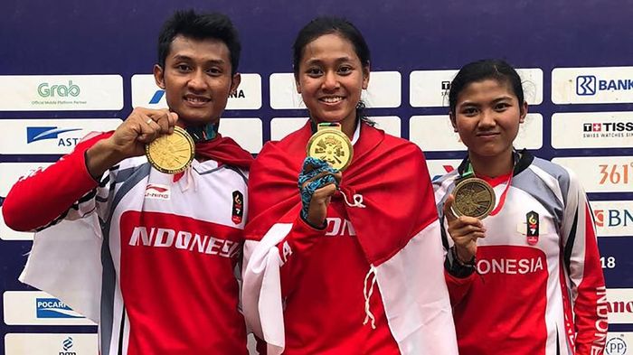 Tiara Andini Prastika dan Khoiful Mukhib mengawinkan medali emas sepeda gunung nomor downhill Asian Games 2018 (Dok. PB ISSI) Tiara Andini Prastika dan Khoiful Mukhib mengawinkan medali emas sepeda gunung nomor downhill Asian Games 2018 (Dok. PB ISSI)