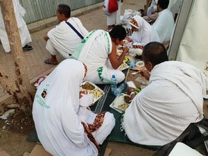Tak Ada Korban Angin Kencang, Jemaah di Arafah Beraktivitas Normal