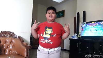 Foto: Fairel, Anak Pramuka yang Melongo Lihat Jokowi Naik Moge