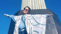Janice juga mengabadkan momennya saat berada patung Christ The Redeemer, Brasil. (janice_man/Instagram)