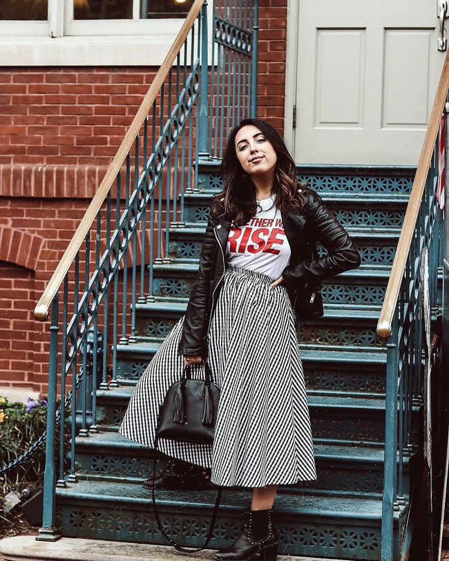 Keinginannya cuma satu untuk mendapatkan perhatian dari netizen sehingga ia banyak memiliki followers. Lalu bisa menjadi selebgram terkenal. Foto: Instagram (lissettecalv)