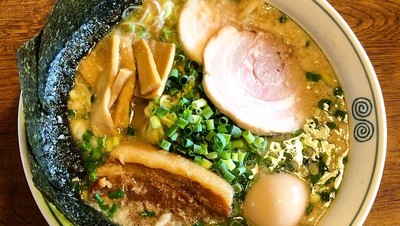 Slurp! Ramen Kuah Gurih Kental Beragam Topping Ini Bikin Ngiler