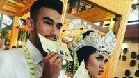 Pose Raya dan Abid yang berbeda usia empat tahun itu di depan kamera. Foto: Dok. Instagram/rkafc_official