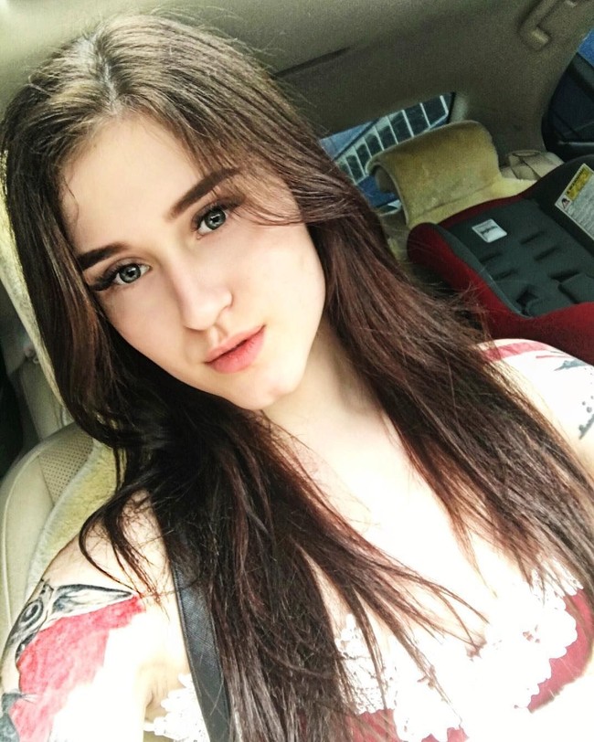 Wanita berambut panjang ini sekarang menjadi instruktur kebugaran dan telah memiliki 44 ribu lebih pengikut di Instagram. Foto: Instagram