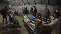 Sebelumnya gempa 7.0 SR mengguncang Lombok pada Minggu malam, gempa berpusat di Lombok Timur. ANTARA FOTO/Fikri Yusuf.