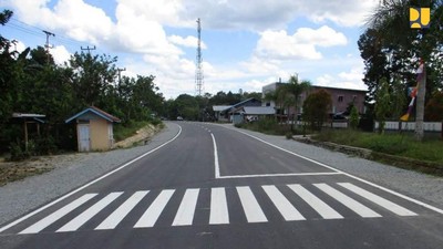 Jalan Perbatasan di Entikong Kian Mulus