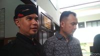 Nginap di Surabaya, Ahmad Dhani Dikepung Massa Tolak #2019GantiPresiden