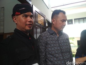 El, Dul dan Maia Foto Bareng, Al: Ahmad Dhani Mana?