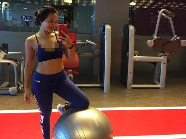 Bugar dan Seksi, Begini Gaya Istri Pesepak Bola Beto Goncalves Saat Olahraga