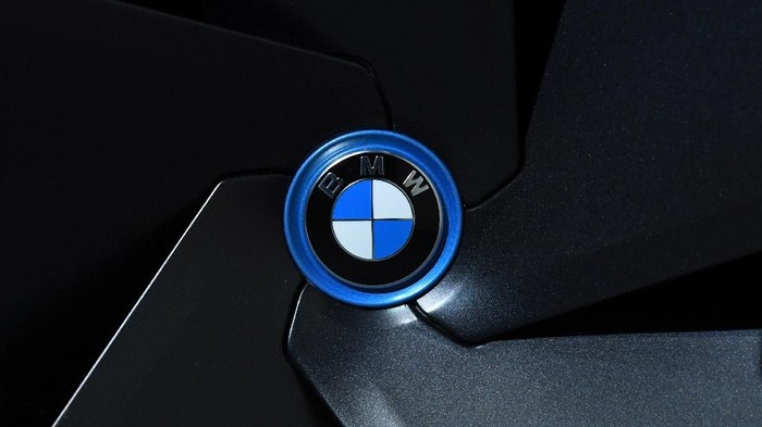 (FILES) In this file photo taken on March 21, 2018 the logo of German car maker BMW is pictured on a wheel on the sidelines of the companys annual press conference in Munich, southern Germany.
German luxury carmaker BMW on August 8, 2018 confirmed it would recall 323,700 cars across Europe due to a faulty component that could cause engines to catch fire. / AFP PHOTO / CHRISTOF STACHE