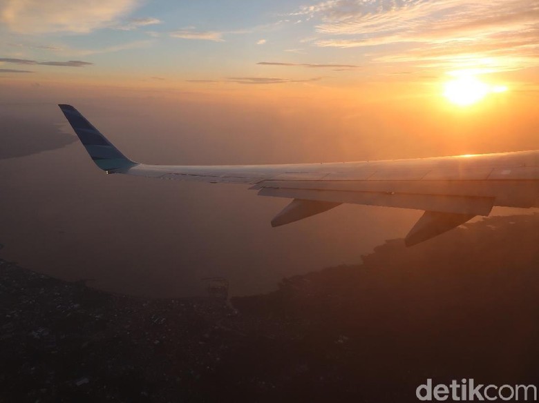 Cantiknya Sunset Manado di Balik Jendela Pesawat Cantiknya Sunset Manado di Balik Jendela Pesawat