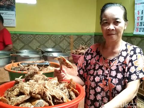 Krenyes Renyahnya Ikan Wader di Warung Mak Ti Bikin Nagih