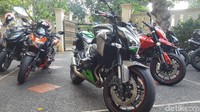 Ada juga sepasang Kawasaki Z800. Harga baru motor ini mencapai Rp 200 jutaan. Sementara harga bekasnya di sekitar Rp 160-175 juta. Foto: Zunita AP/detikcom